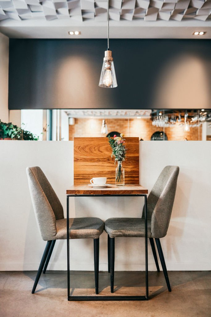 Meja cafe minimalis dari besi