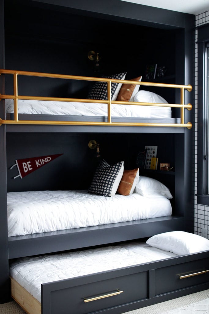 Tempat Tidur Minimalis dengan Desain Bertingkat