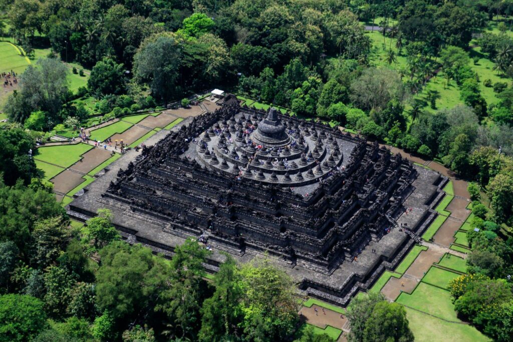 Tata Letak dan Bentuk Candi Borobudur