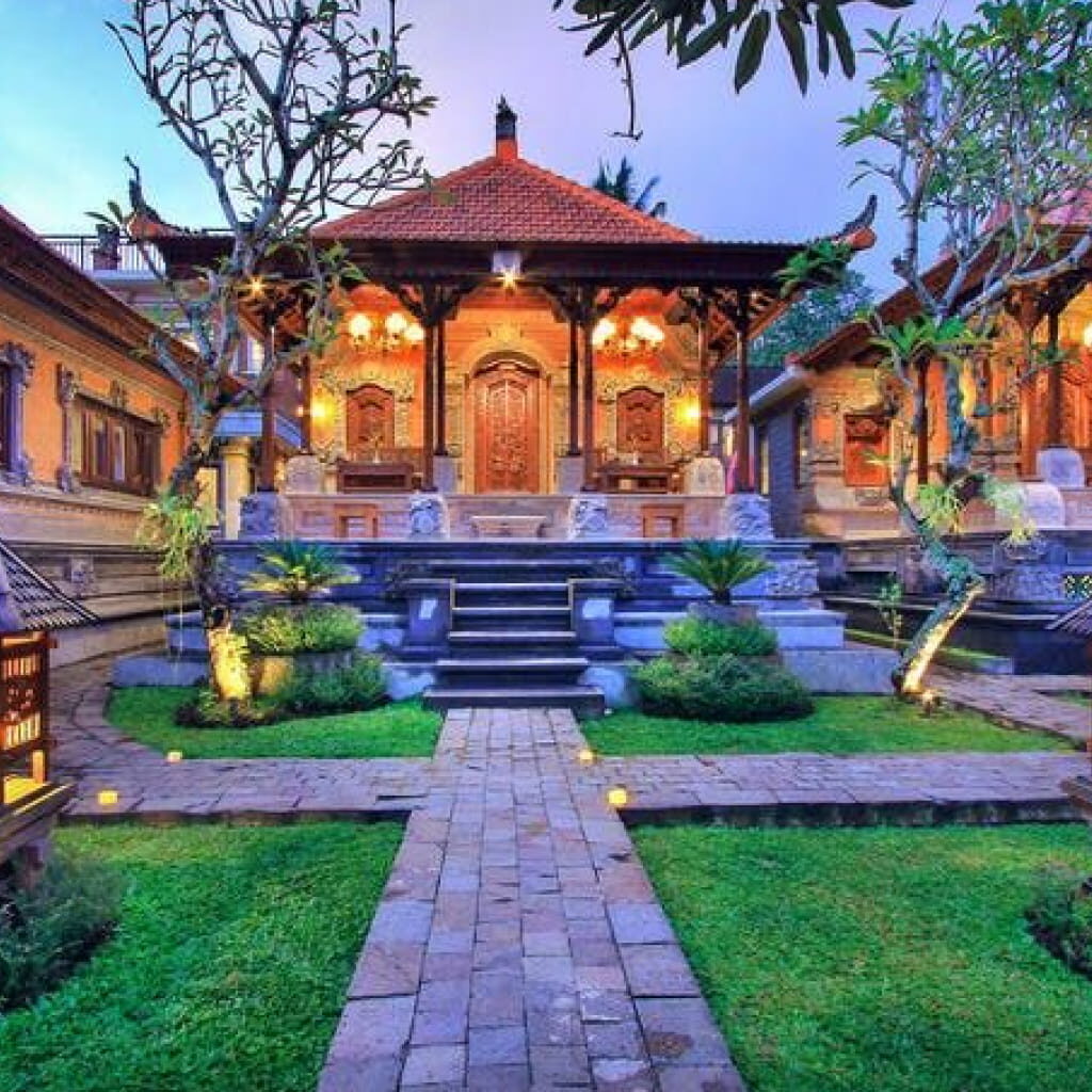 Gapura Candi Bentar atau Bale (Bali)