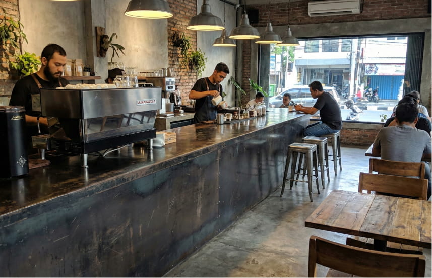 Meja Bar Heavy Duty dengan Sentuhan Plat Besi